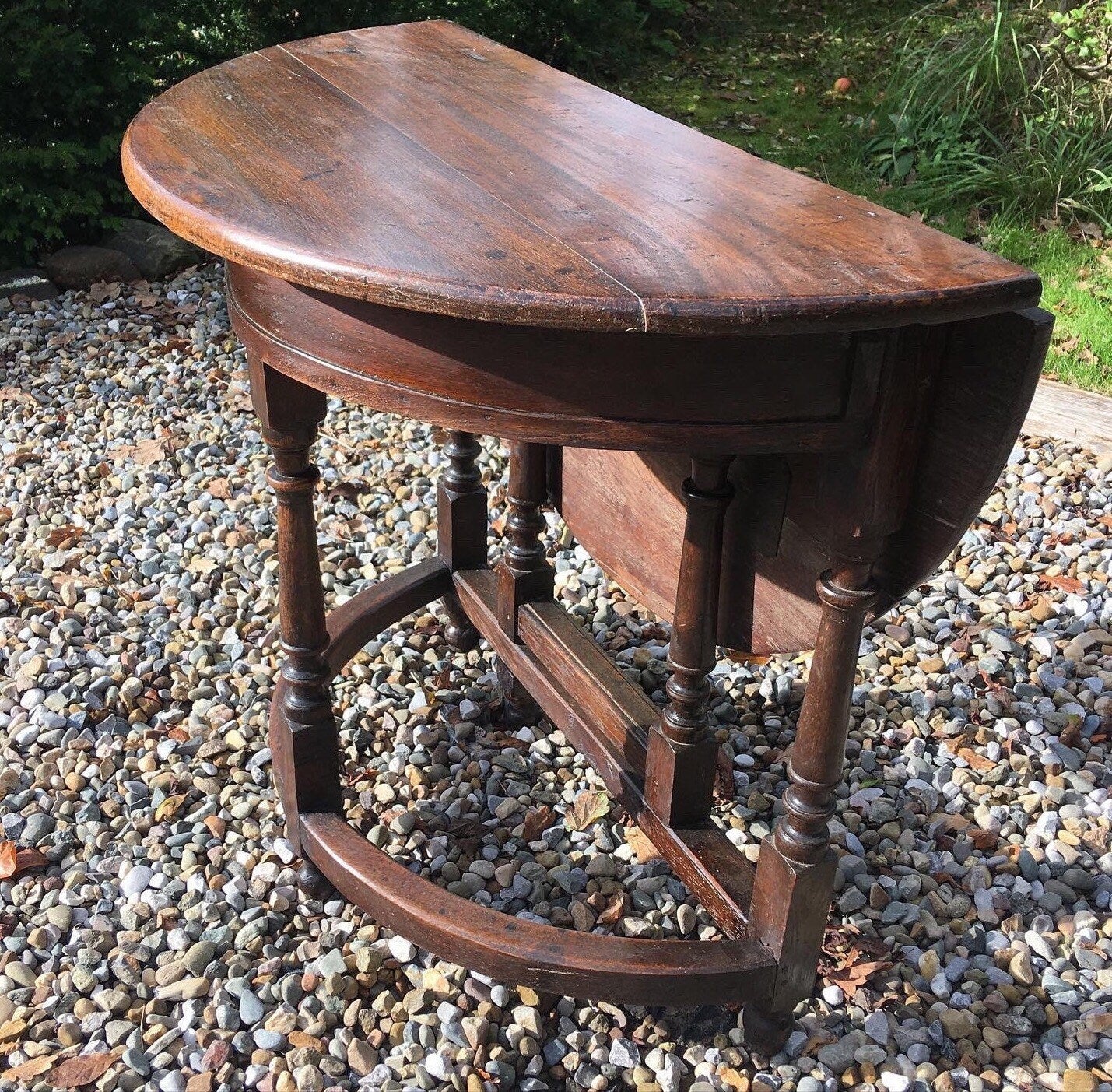 Antique gate leg tea table